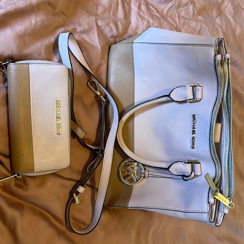 Two toned Michael Kors purse with removable strap and wallet
